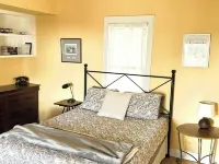 Spacious Home with Water Views Hotels in Cedar Key
