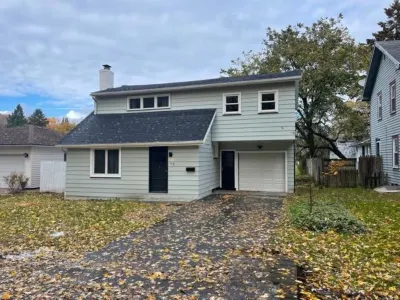 Haven Breeze - Dazzling home near Lake Ontario, beach & relaxing walking trails Hotels near Seabreeze Amusement Park