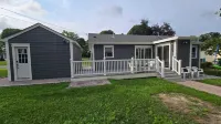 Charming 3-bedroom house with AC and WiFi   lower label muvie theater ,
