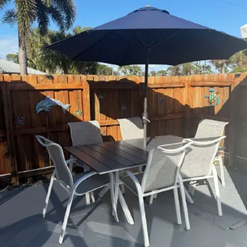 Coastal Getaway with game room pool hot tub & inlaw suite in heart of Sebastian