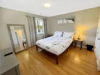 Cozy Riverside Cottage Hotel in zona Long Beach Town Park