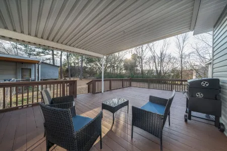 Brazil Retreat come relax in this beautiful spacious home. Отели в г. Себастиан Каунти