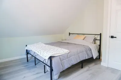 Charming 3-bedroom house in enjoyable Endwell Hotels near Traditions At The Glen