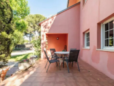Torrelodones: House with shared garden and pool 25 min from Madrid. Wifi Hoteles en Galapagar