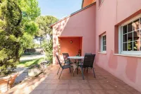 Torrelodones: House with shared garden and pool 25 min from Madrid. Wifi Các khách sạn ở Galapagar