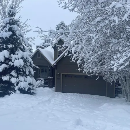 Flagstaff Family Retreat — Game Room, Gym, Fire Pit & Forest Fun!