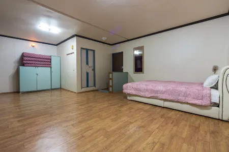 Gurye Dream Palace Отели рядом с достопримечательностью «Hwaeomsa»