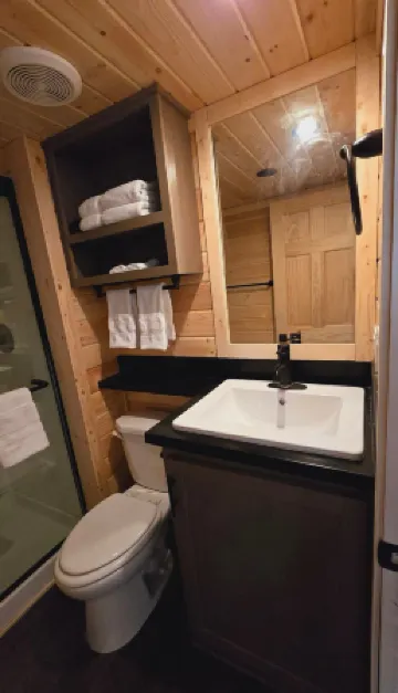 Luxury Tiny Homes - Deluxe King Room