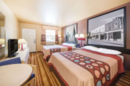 Super 8 by Wyndham Big Cabin/Vinita Area Hotels in Craig County