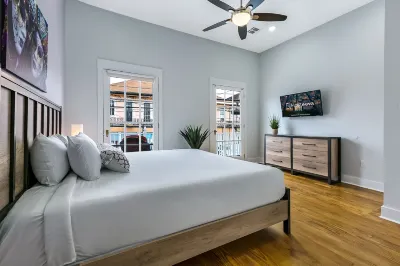 Newly Renovated 4Bd Penthouse Hotels in 
