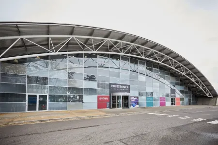 Woolhampton Drive House by Redwood Stays