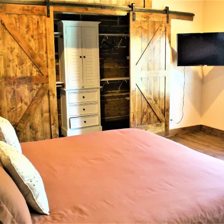 The Rustic Inn- Family Friendly Near Fiesta Texas