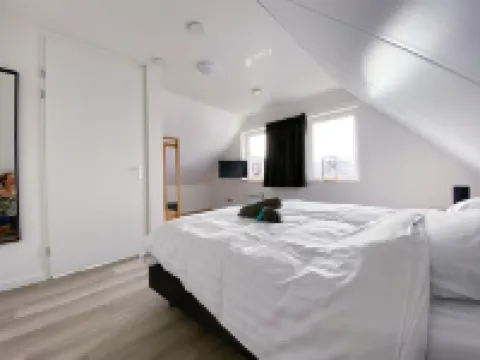 Lakeview Villa with Swimming and Fishing Pier Hotels in Simonshaven
