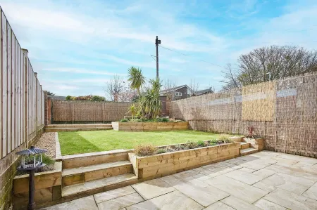 Host & Stay - Emilyn House