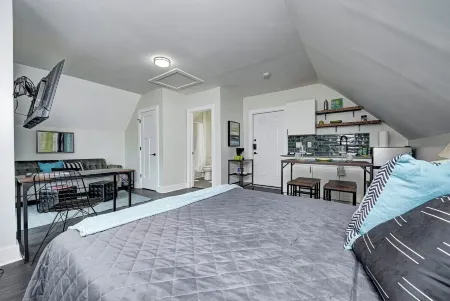 The Oasis Studio - Fountain Square Отели рядом с достопримечательностью «Expo Bowl»