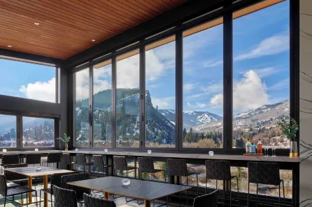 Eagle River by AvantStay Located in the Westin