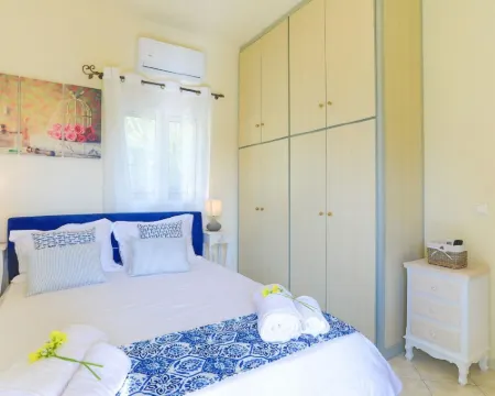 ヴィラ シーサンライズ イン ペラマ ペラマのホテル