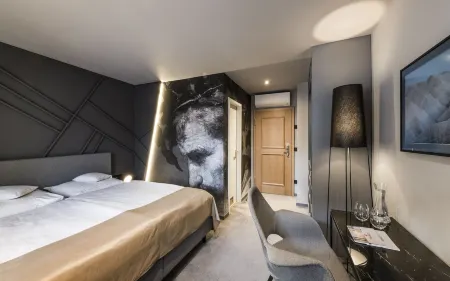 Romantik Hotel Zur Schwane Отели в г. Випфельд