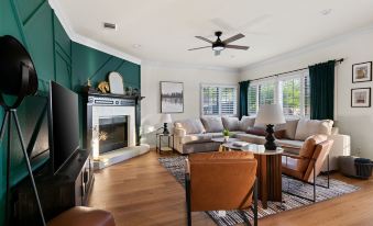 The MAD Hatter - Heated Pool Gameroom & More
