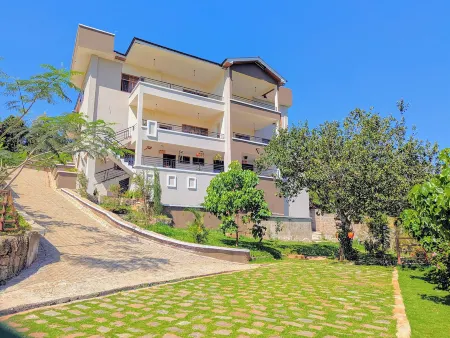 Hillsgate EXPERIENCE Отели в г. Кизериан