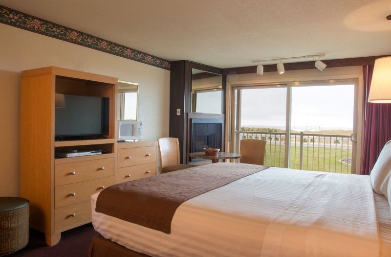 Hi Tide Oceanfront Inn