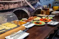 Azur Palace Luxury Rooms - breakfast