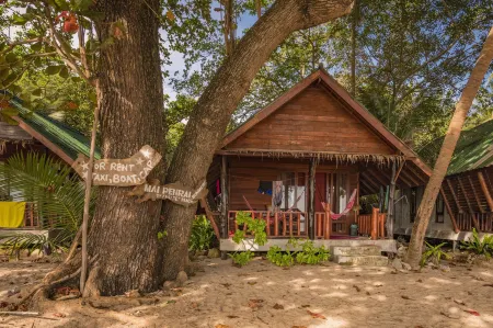 Mai PEN Rai Bungalows Отели рядом с достопримечательностью «Bottle Beach»