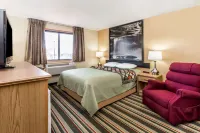 Super 8 by Wyndham Ottawa Starved Rock Hotels in Fall River Township