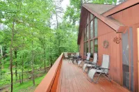Fox Hollow - Cozy Den with a Hot Tub