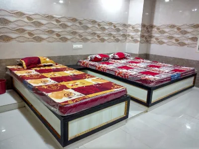 Sree Guru Sannidhi A Budget Luxury Lodge فنادق في Mantralayam