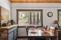 Incline Cottage Year-Round Outdoor Fun! Hotels near Village Toys