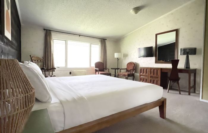 Toll Road Inn