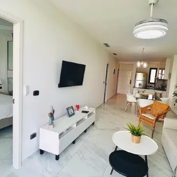 Luxury Apartment with Pool and Golf View