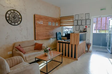 Dona, Altina Отели рядом с достопримечательностью «Земун»