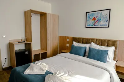 Dona, Altina Hotels in Нови Бановци