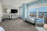 Holiday Inn PORTLAND-BY THE BAY by IHG - Airport Shuttle