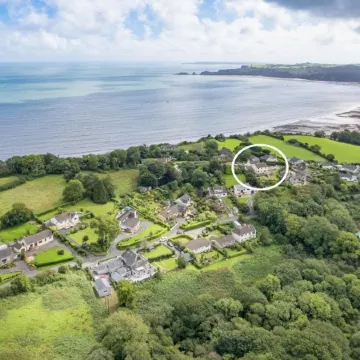 St Helens Apartment 2 - Short Walk to Beach Отели в г. Амрот