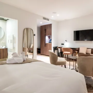 One Two Four - Hotel & Spa Отели рядом с достопримечательностью «Улица Оверпорт»