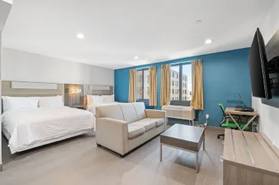 Holiday Inn Express & Suites Bronx - NYC Hotel in zona Cee & Cee Department Store