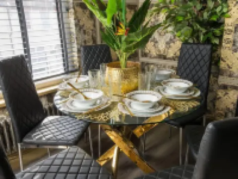 Luxury Versace Sleeps10 HotTub Pool Table Skytv Hotels in Leyton