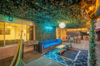 Tropical Paradise Hotel a Fresno