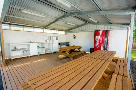 Discovery Parks - Hadspen Отели рядом с достопримечательностью «cornwall square transit centre»