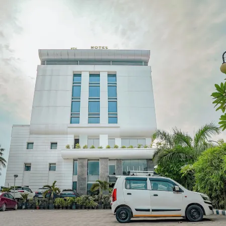 Hotel Saffron Crest