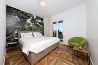 Redstone Luxury Apartments