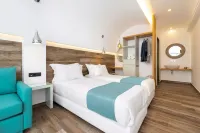 Deluxe Hotel Santorini