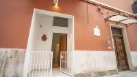 Dimora Fantasia Charme B&B Hotels in Барі
