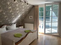 For families, friends, children. Large garden, 4/5 bedrooms, fireplace. Central!