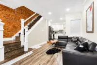 Stylish, Fun and Cozy  | Pool table, Dart board and Parking Hotels in Camden