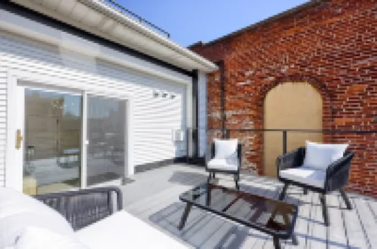 Deluxe Downtown Lancaster 3BD - Rooftop & Parking