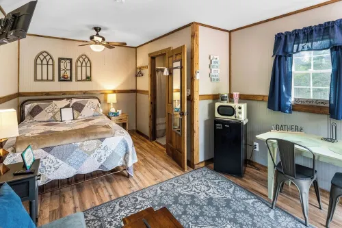 Encounter the Glory Cabin 2 in the heart of Moravian Falls, NC